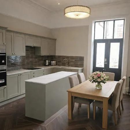 Semesterbostad Centre Wonderful Georgian Townhouse